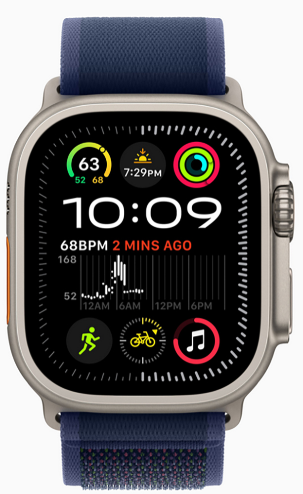 Apple Watch Ultra 2 в руке